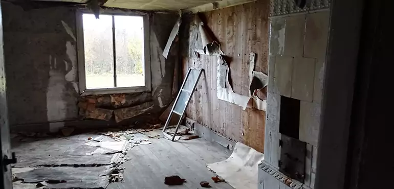 Why Selling a Distressed House Through Traditional Methods Fails in Kansas City